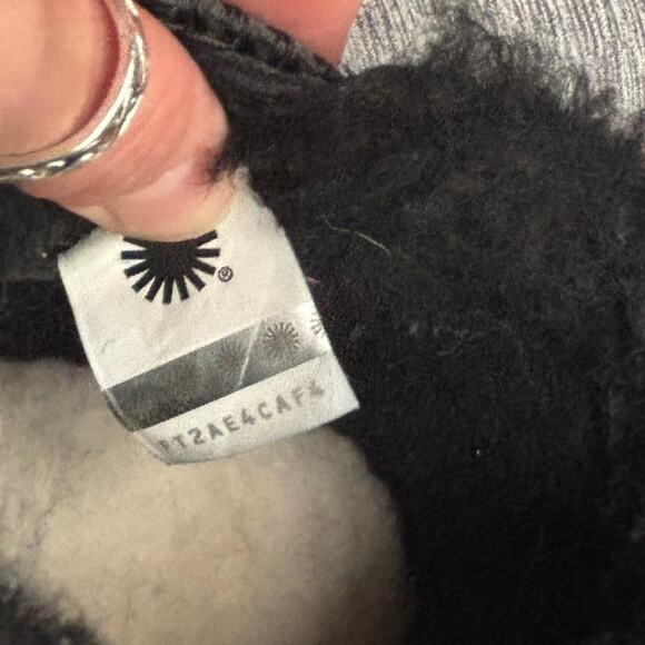 UGG MCKAY BOOTIES BLACK  SUEDE LEATHER SHEEPSKIN STYLE 1012358 WOMEN SIZE 10 10 - Picture 11 of 12